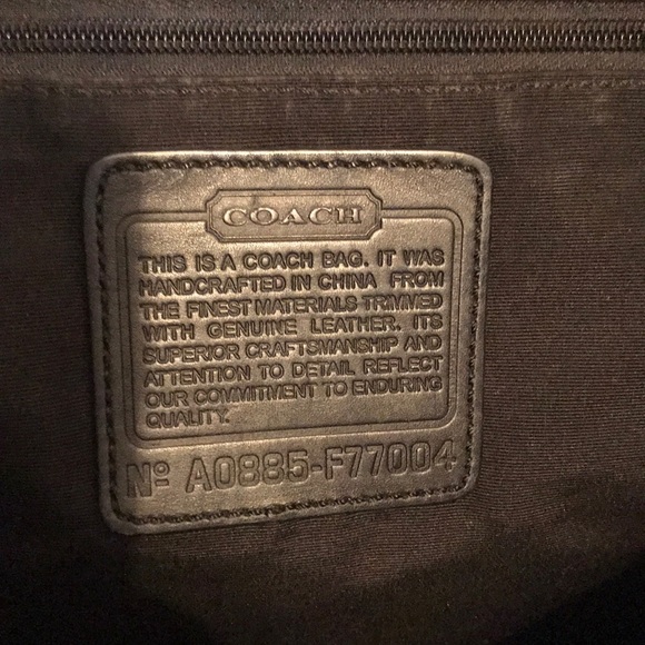 Classic Coach Messenger Cross Body Bag - Picture 7 of 7